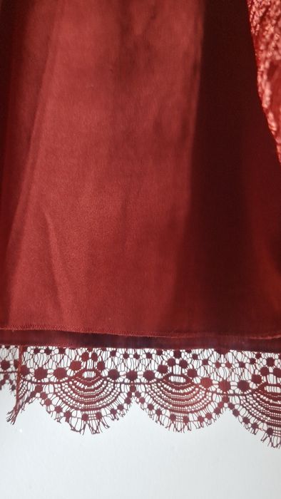 Piękna krótka sukienka z szerokimi rękawami S Gina Tricot