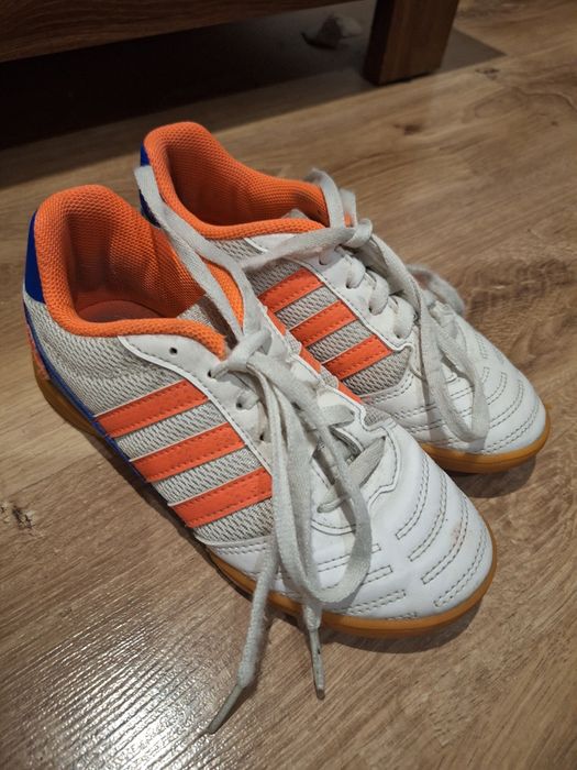 Buty do piłki nożnej- firma Adidas ,rozmiar 33