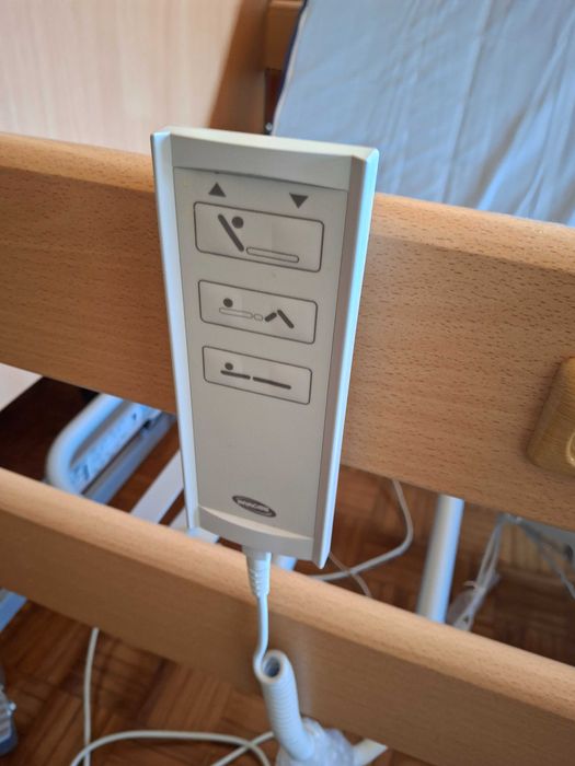 Cama articulada elétrica Invacare