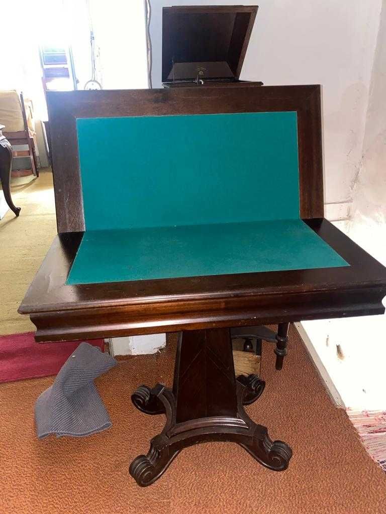 MESA DE JOGO com tecido verde