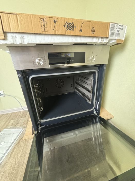 Духовка Bosch HBJ558YS0Q