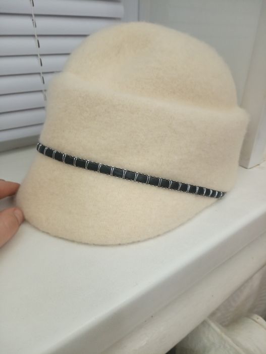 Продам теплу жіночу шапку