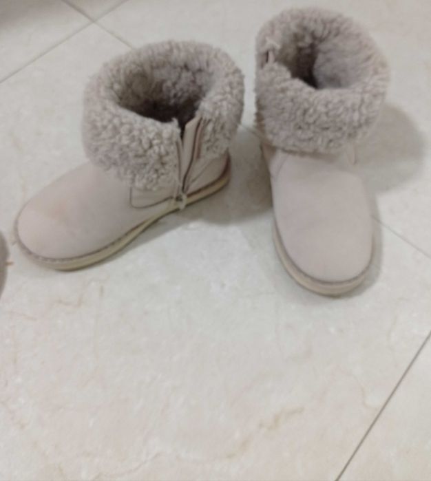 Botas para criança Zara tamanho 25 em bom estado