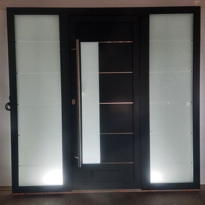 Drzwi wewnętrzne zewnętrzne aluminiowe drewniane