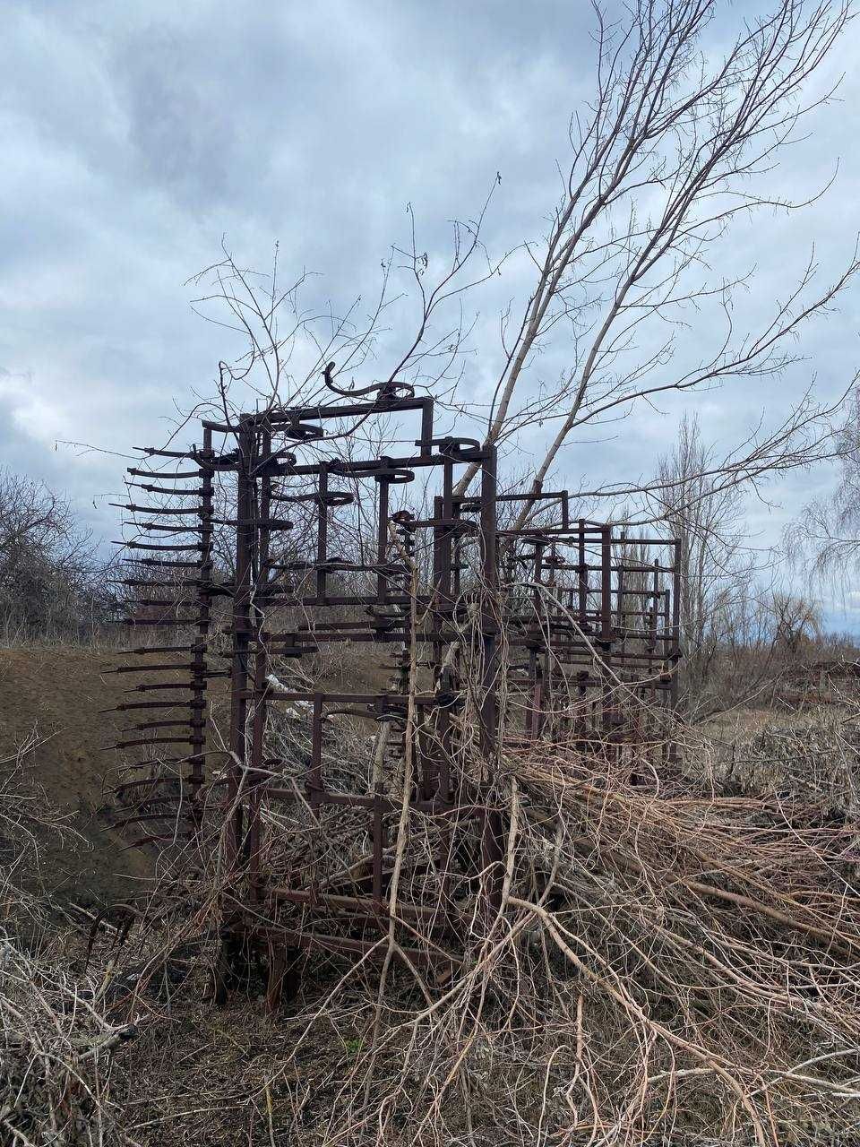 Агрегати для обробітку грунту: БДТ-3. БДТ-7. БМШ-15.Культиватори.Плуги
