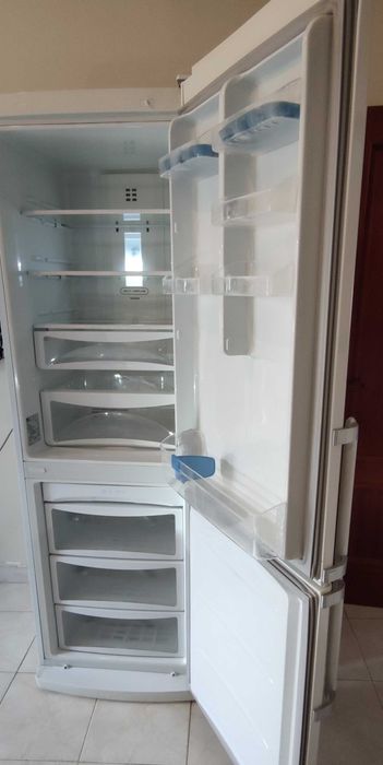 Frigorífico Combinado LG A+, GRB4090BVQW, Capacidade líquida 303L