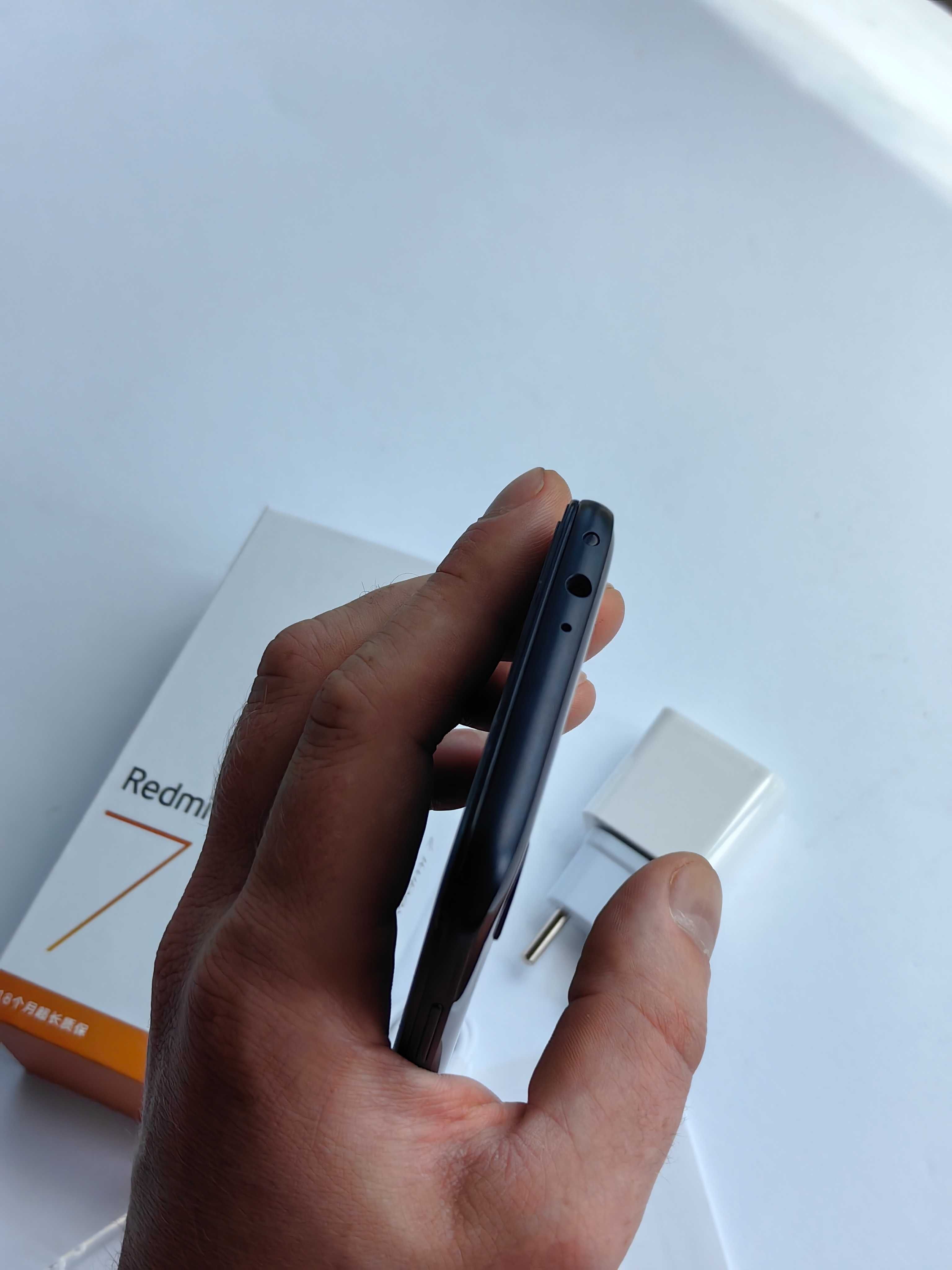 Мобильный телефон Xiaomi Redmi 7 4/64GB