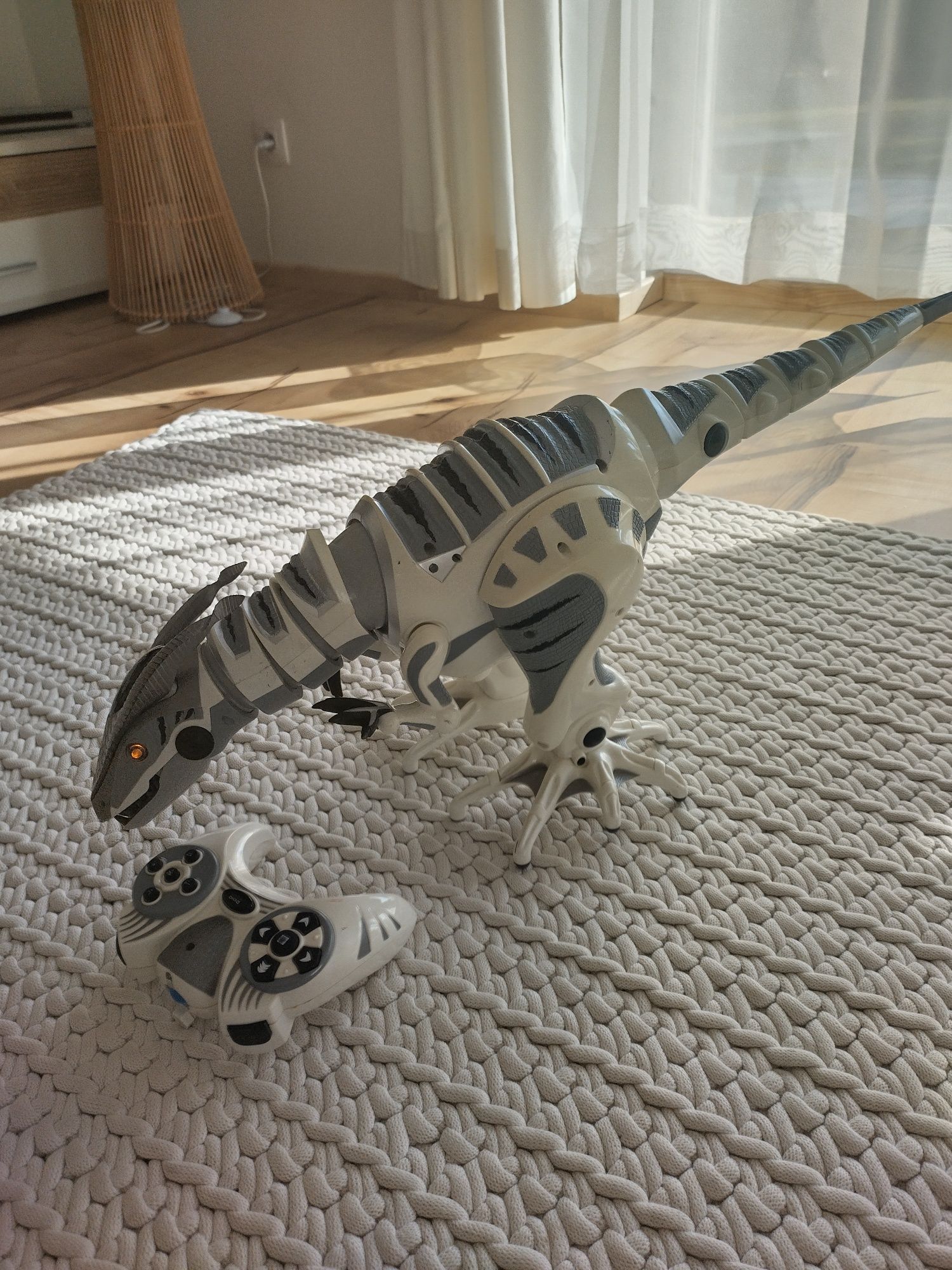 Dinozaur interaktywny Robosaur 80 cm z pilotem