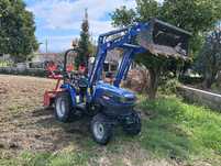Trator 4×4 c/carregador