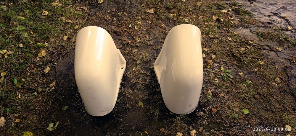 Umywalka z kranem, nogi pod umywalkę