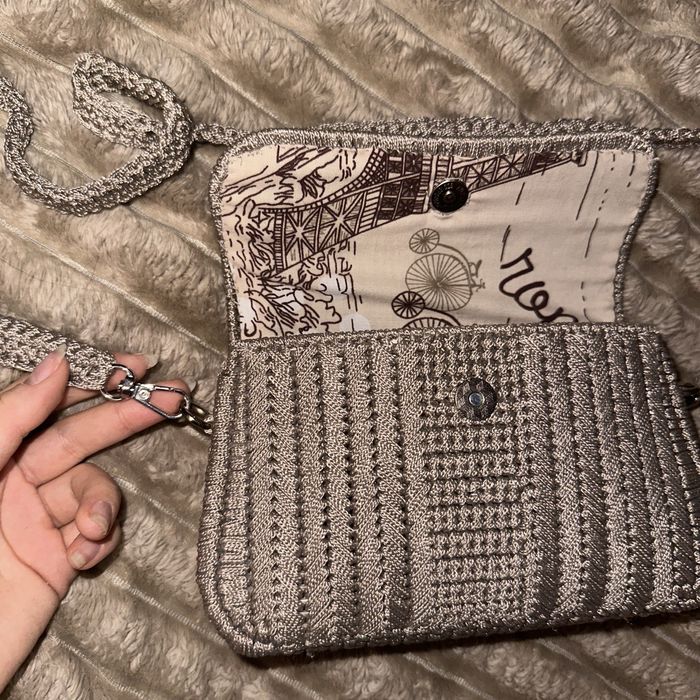 Вязаная маленькая сумка ручной работы