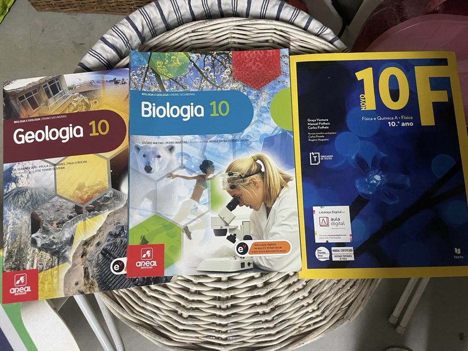 Manuais 10 ano Geologia, Biologia e Fisico Quimica