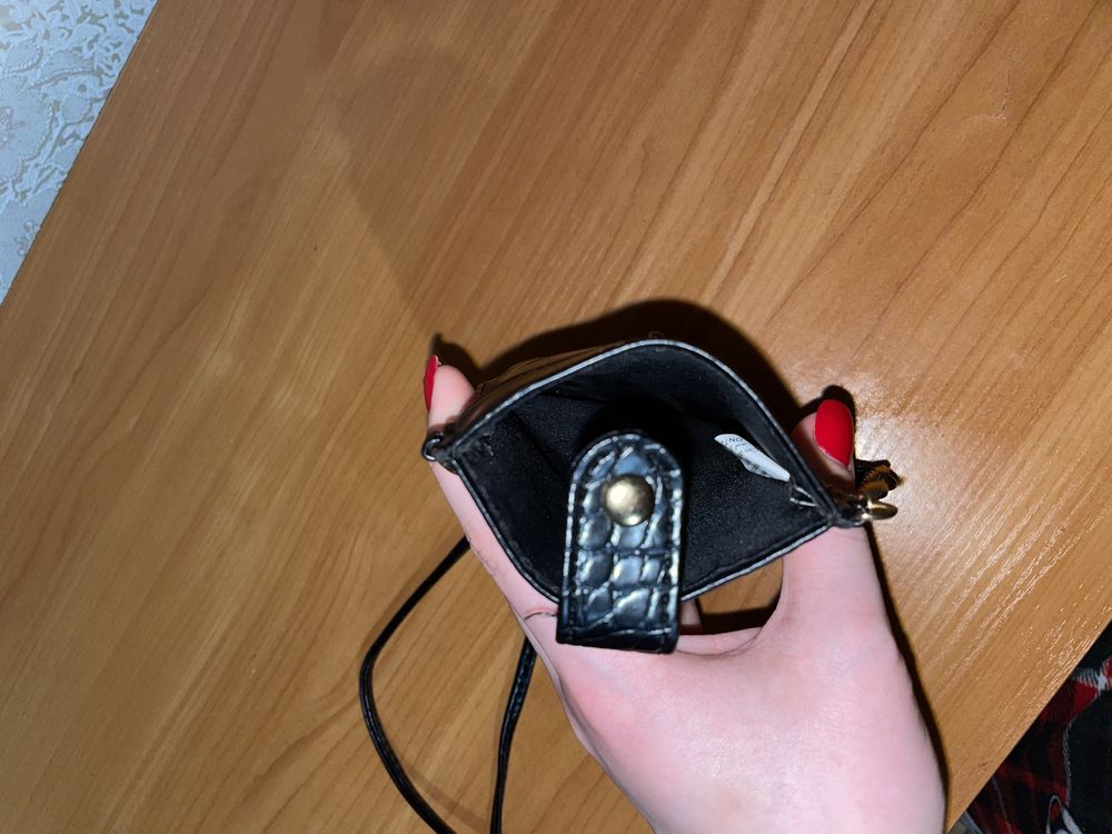 Маленька жіноча шкіряна сумка для телефону з плечовим ремінцем