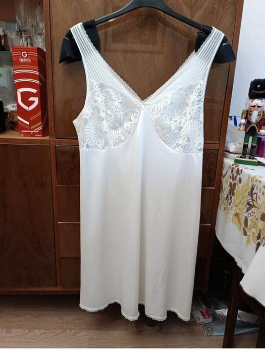 Жіноча нічна сорочка-комбінація