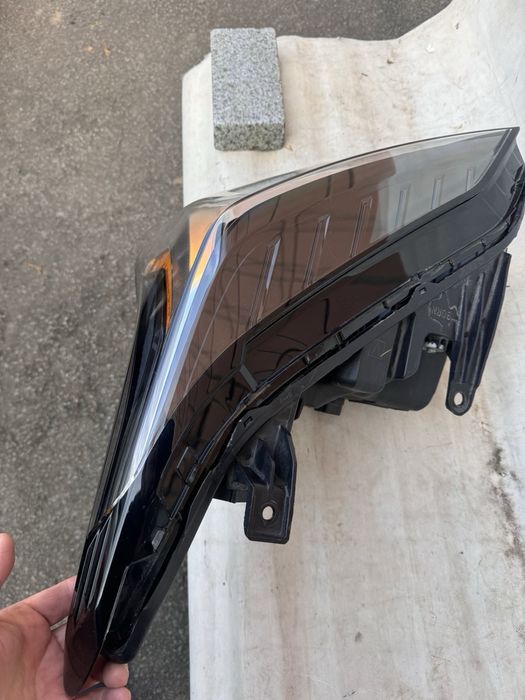 Ліва фара скло toyota tundra / Sequoia 2022-25