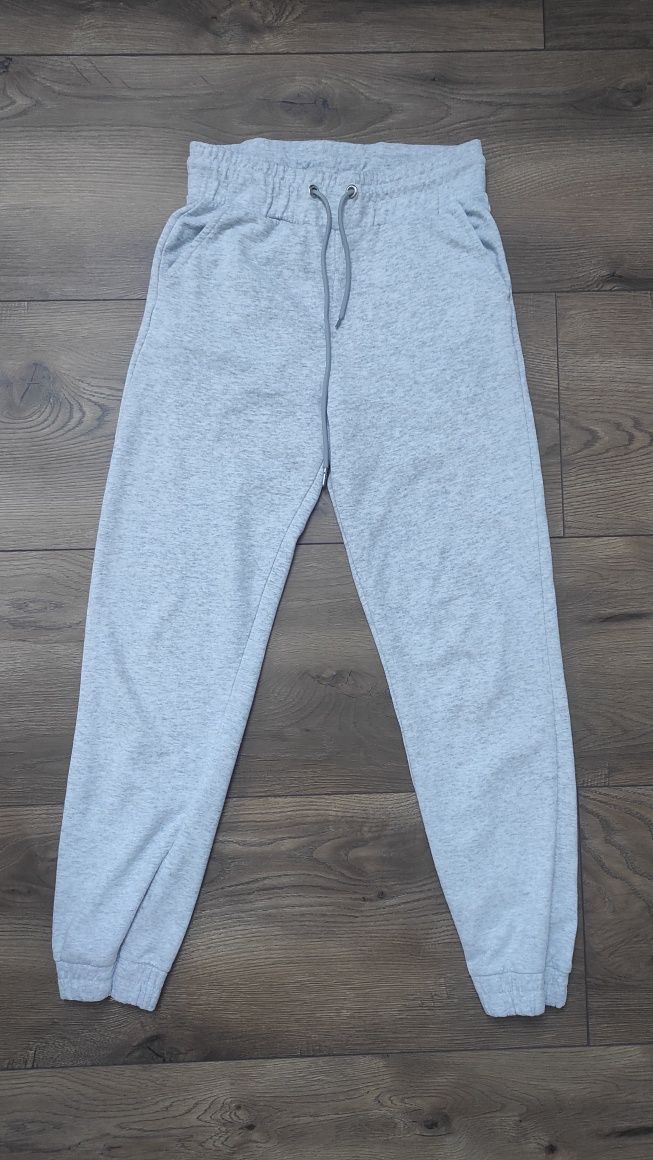 Spodnie dresowe dresy Stradivarius XS