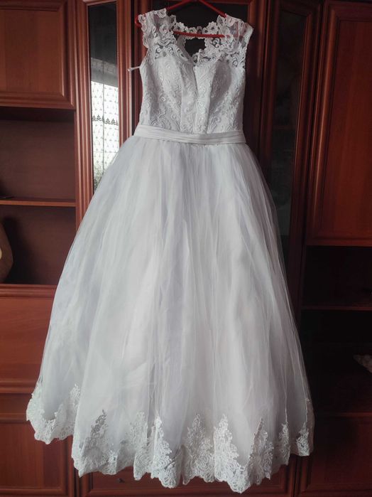 Продам весільну сукню.