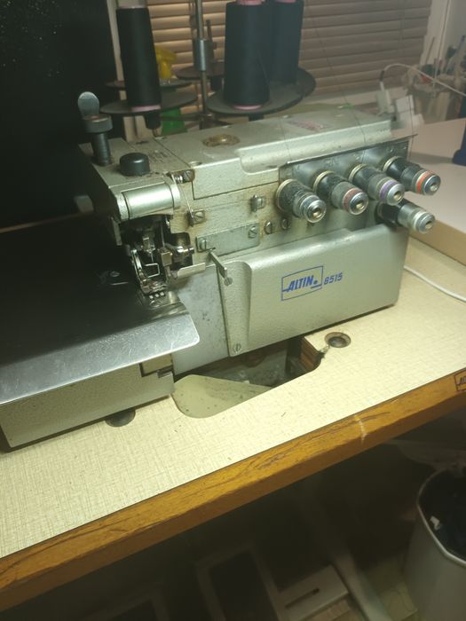 Продам промисловий оверлок