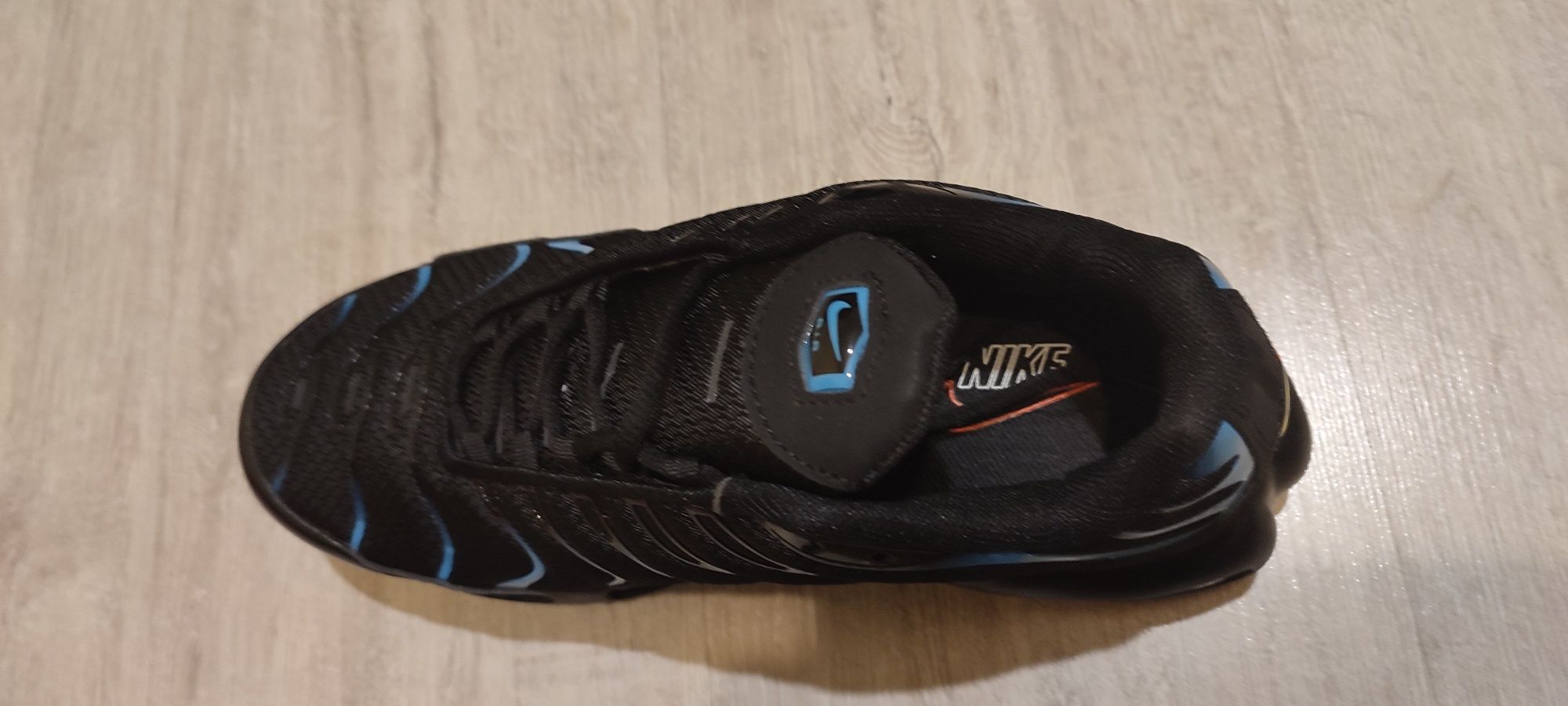 Nike Air Max Plus Black/University Blue – Gradient