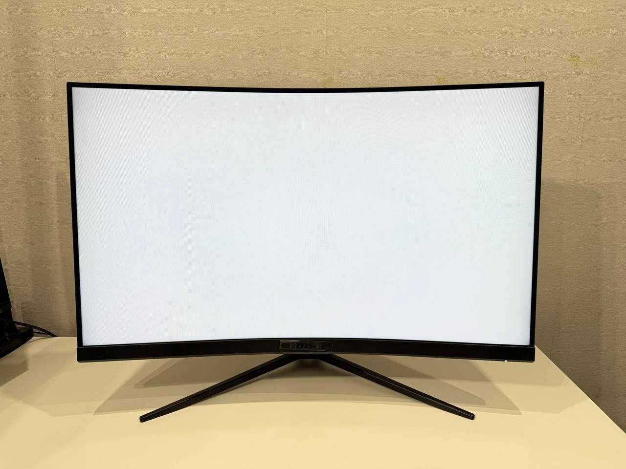 Монитор MSI Optix G32C4W 31.5" FHD Curved Gaming Monitor, 165Hz  1ms