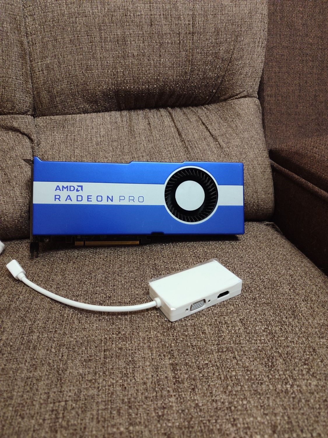 AMD Radeon Pro VII 16Gb