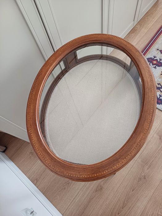 Stolik/ szafka z drewna z ozdobnymi elementami