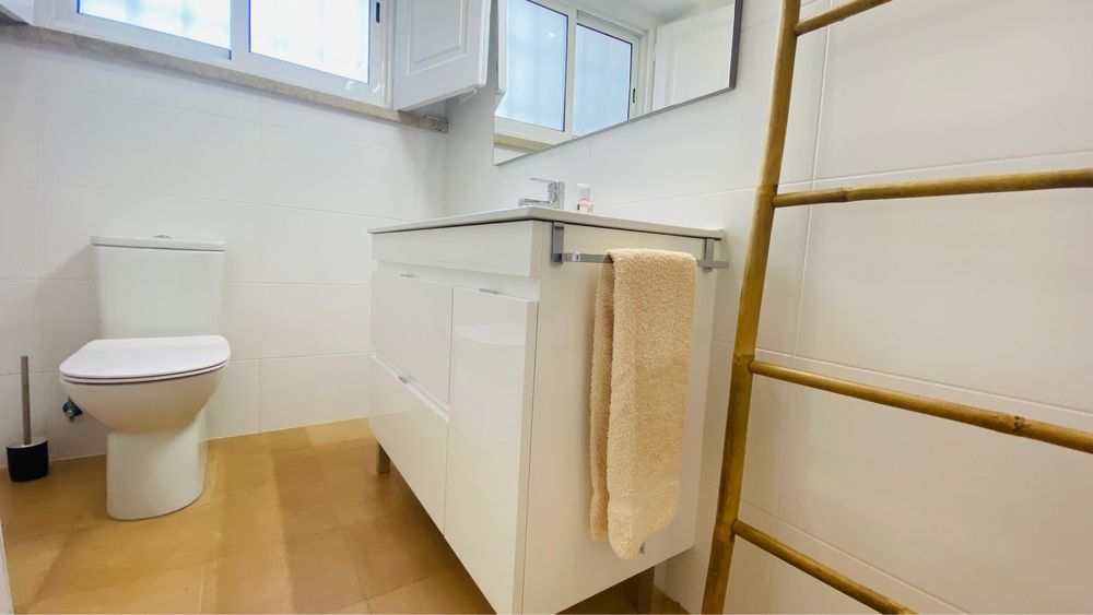 T2 Remodelado com Pátio | Muita Luz | Lapa – Entrada Imediata