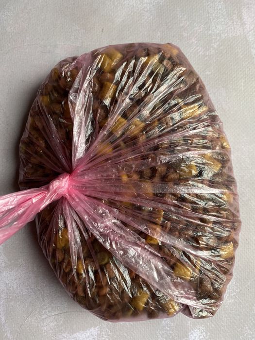 Сухий корм на вагу Club 4 Paws, Friskies, Whiskas