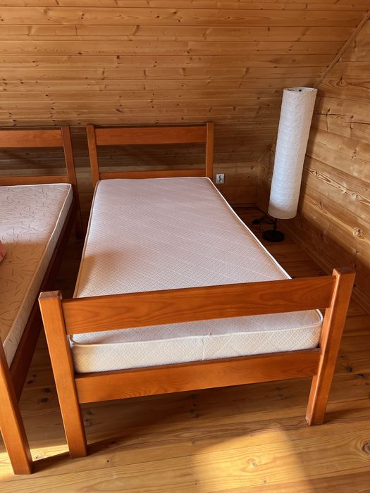 Lóżko drewniane jednoosbowe z materacem