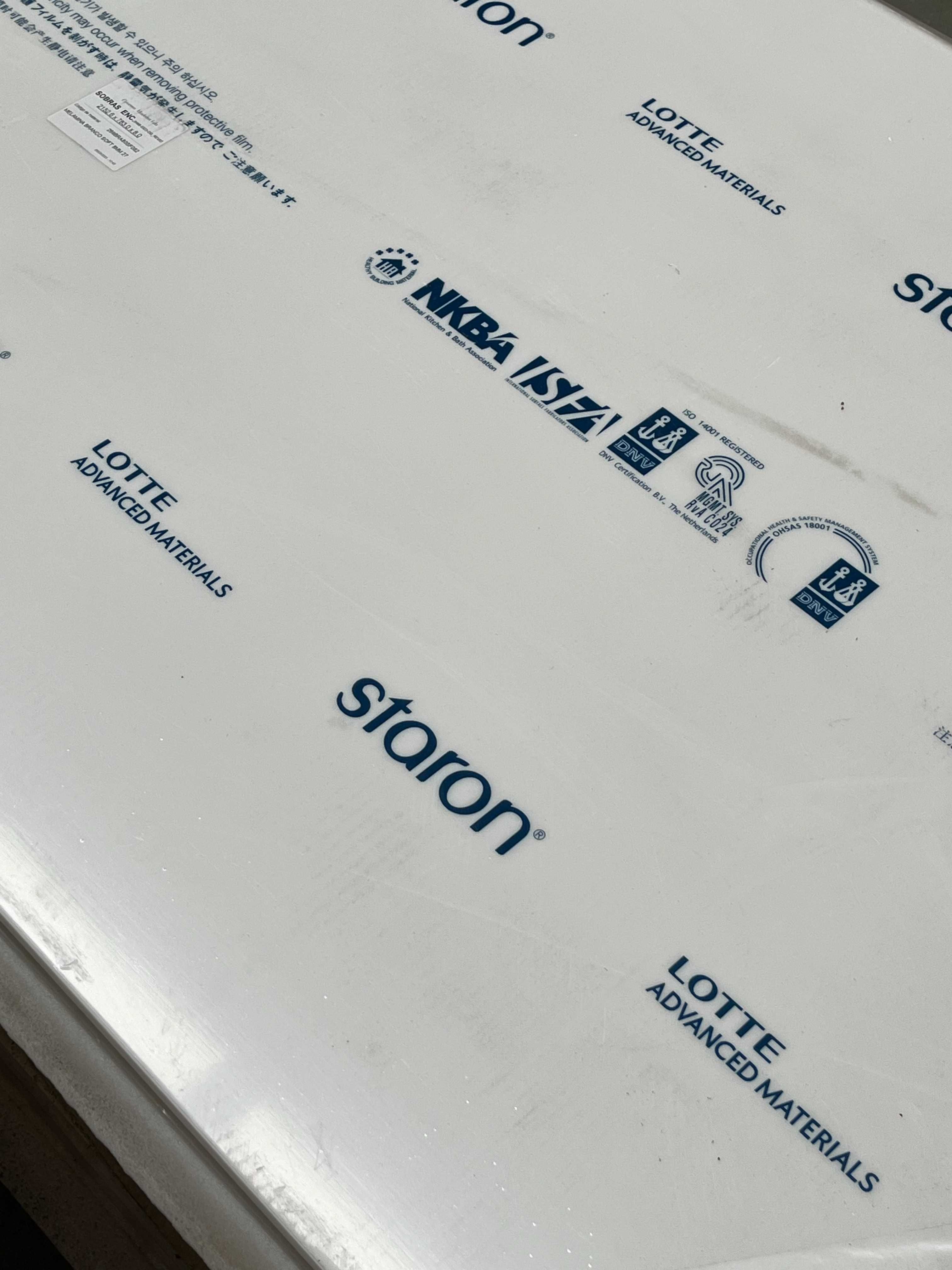 Pedra acrílica STARON SOLID "Pure White"