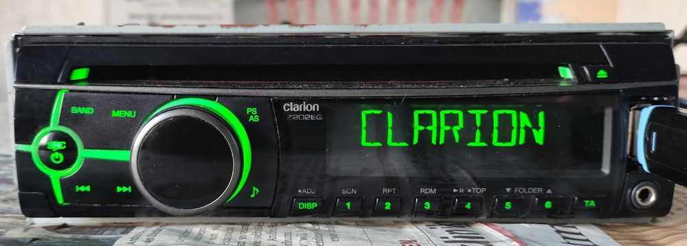 Автомагнітола Clarion CZ202EG