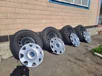 Диски VW 5×112 R16 з шинами Goodyear і Ковпаками