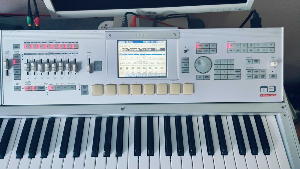Korg M3 expanded z modułem Radias plus klawiatura plus hard case.