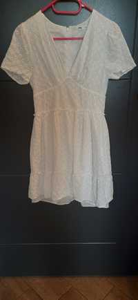 Biała koronkowa sukienka Sinsay