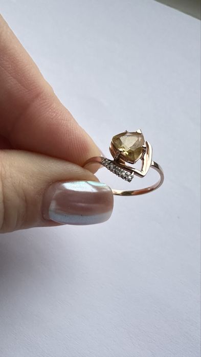 Кольцо золотое 585, р.19 вес 2,03 каблучка