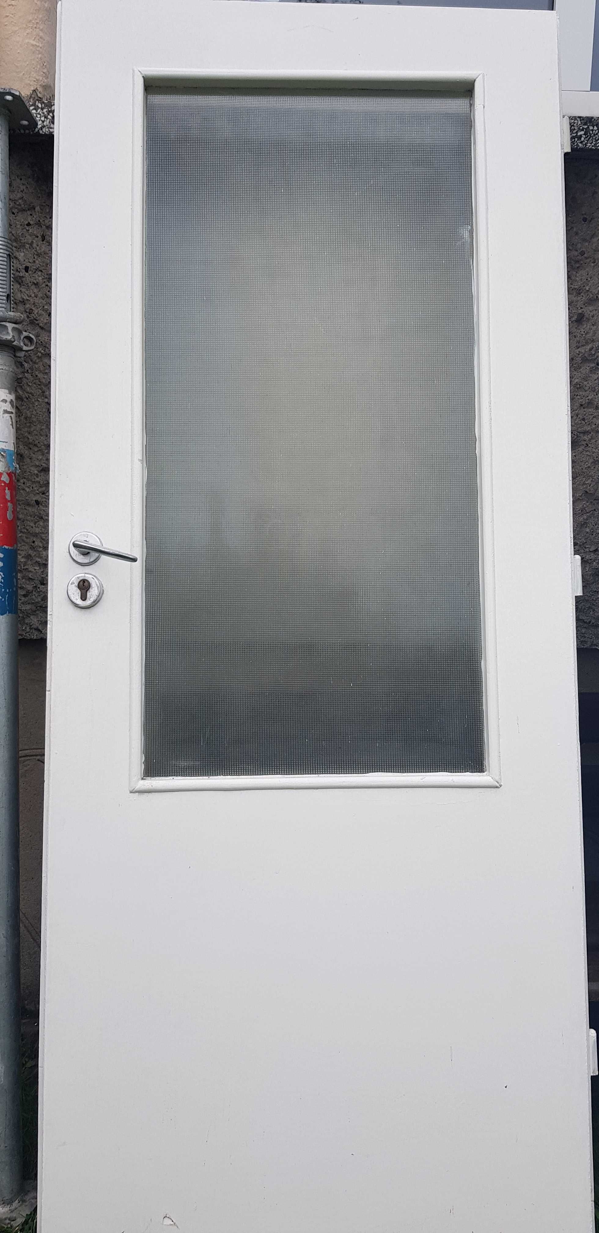 Drzwi białe z szybą rozmiar 85x200