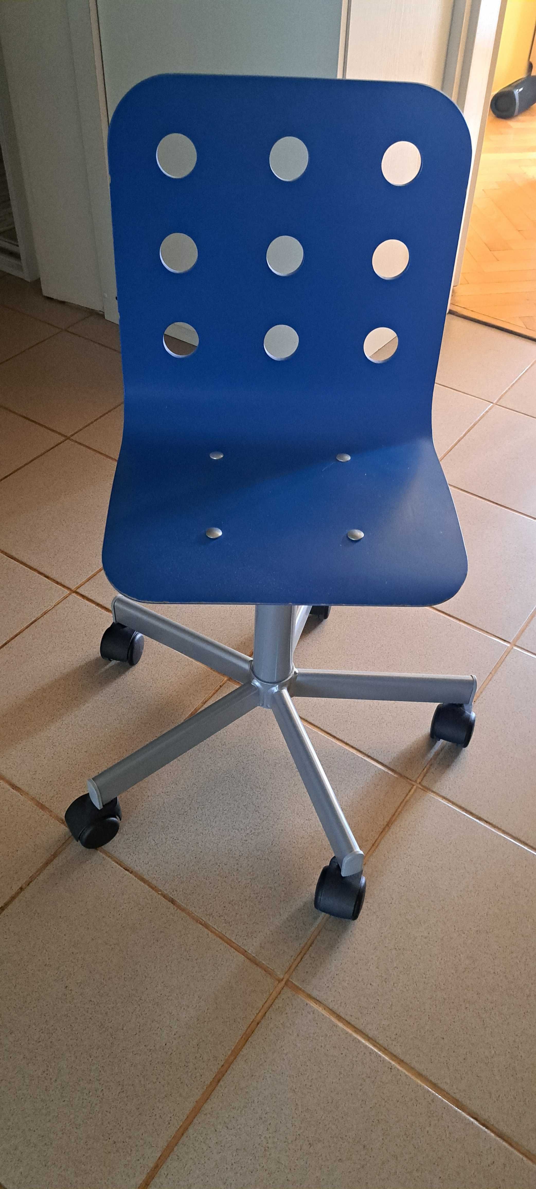 Biurko szkolne z krzeslem i lampką