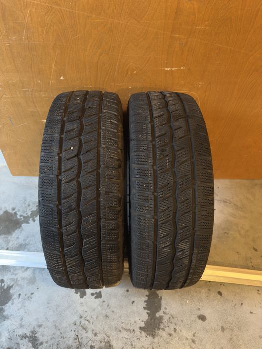 Пара шин Hankook Winter Icept LV 215/65 16C