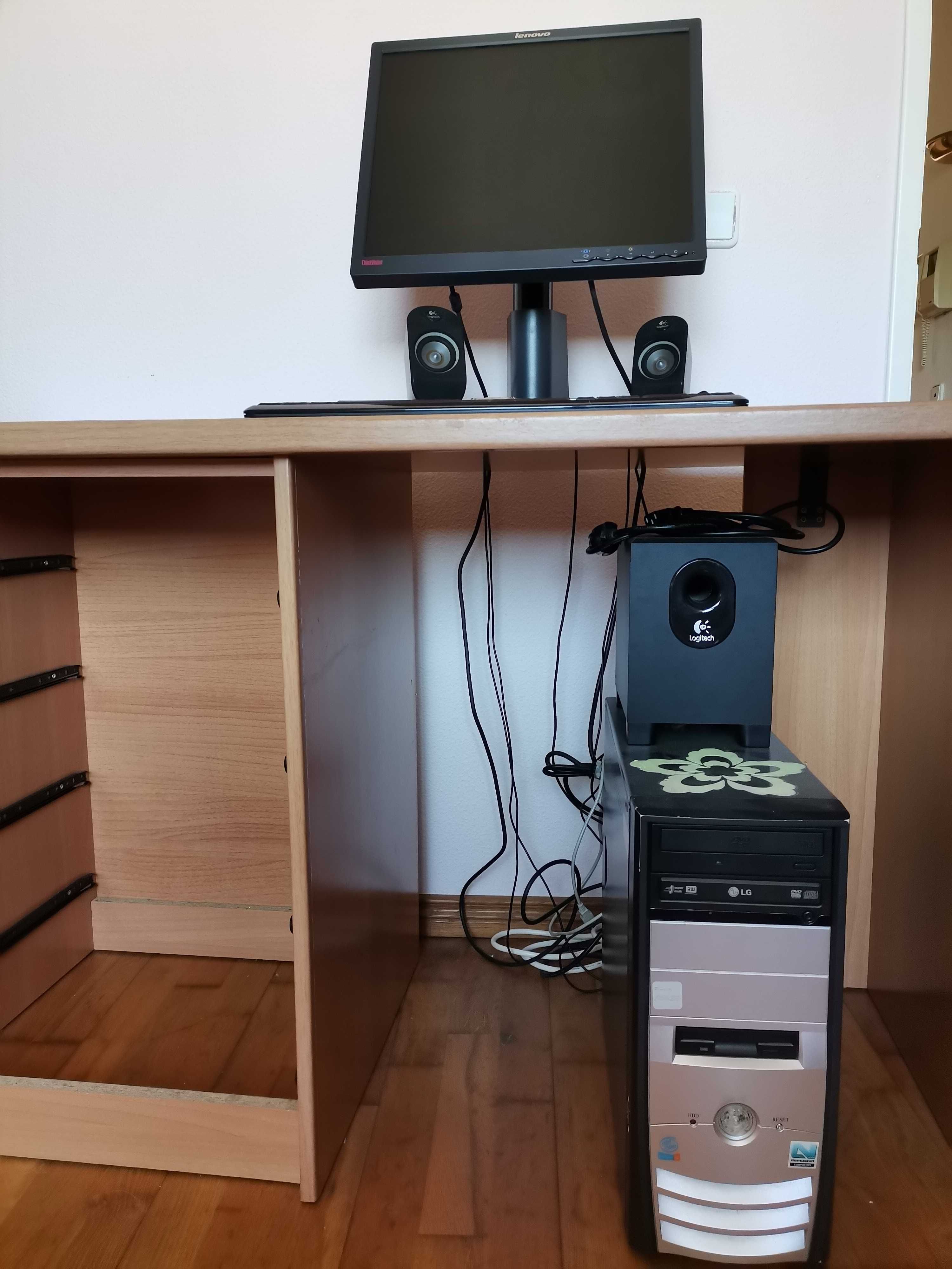 Computador fixo PC Desktop Tower