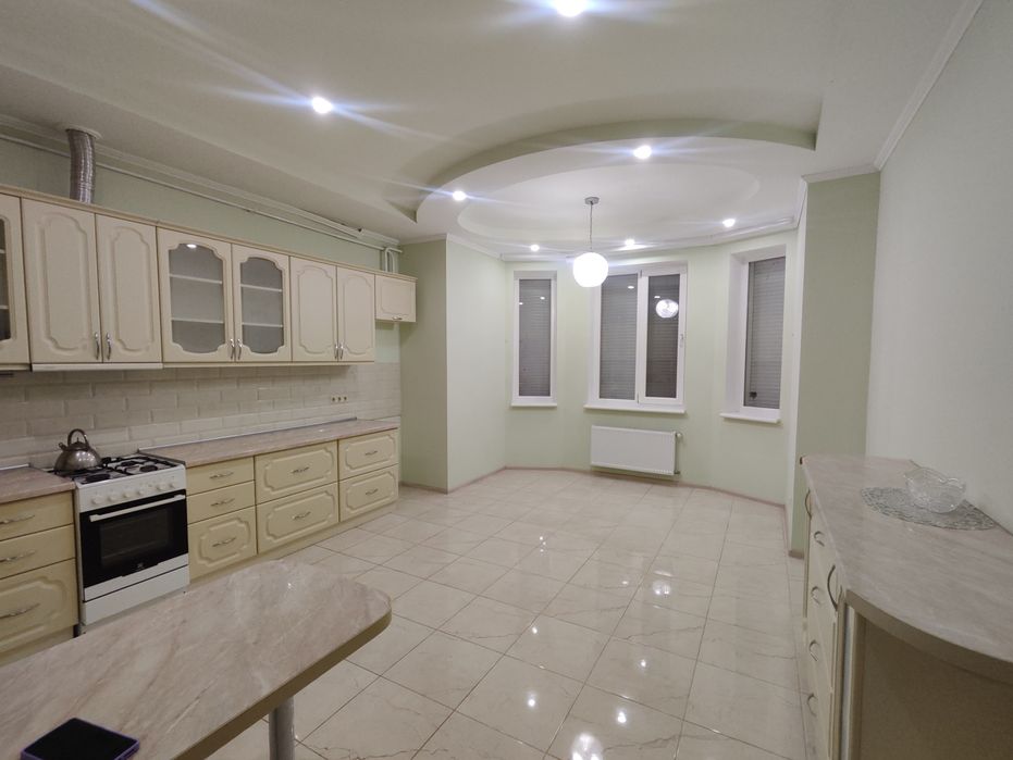 Новый дом рядом с каналом. Торг уместен