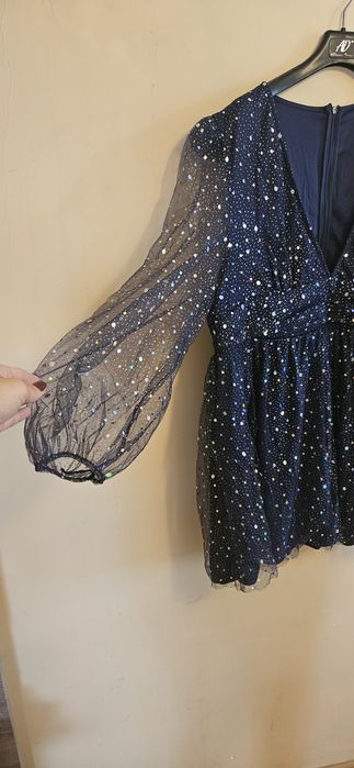 Granatowa błyszcząca sukienka