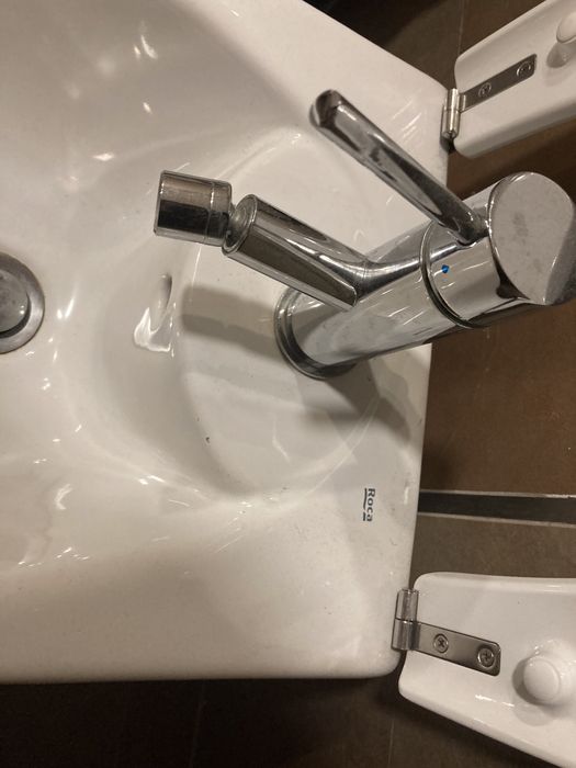 Bidé Roca com tampa e torneira