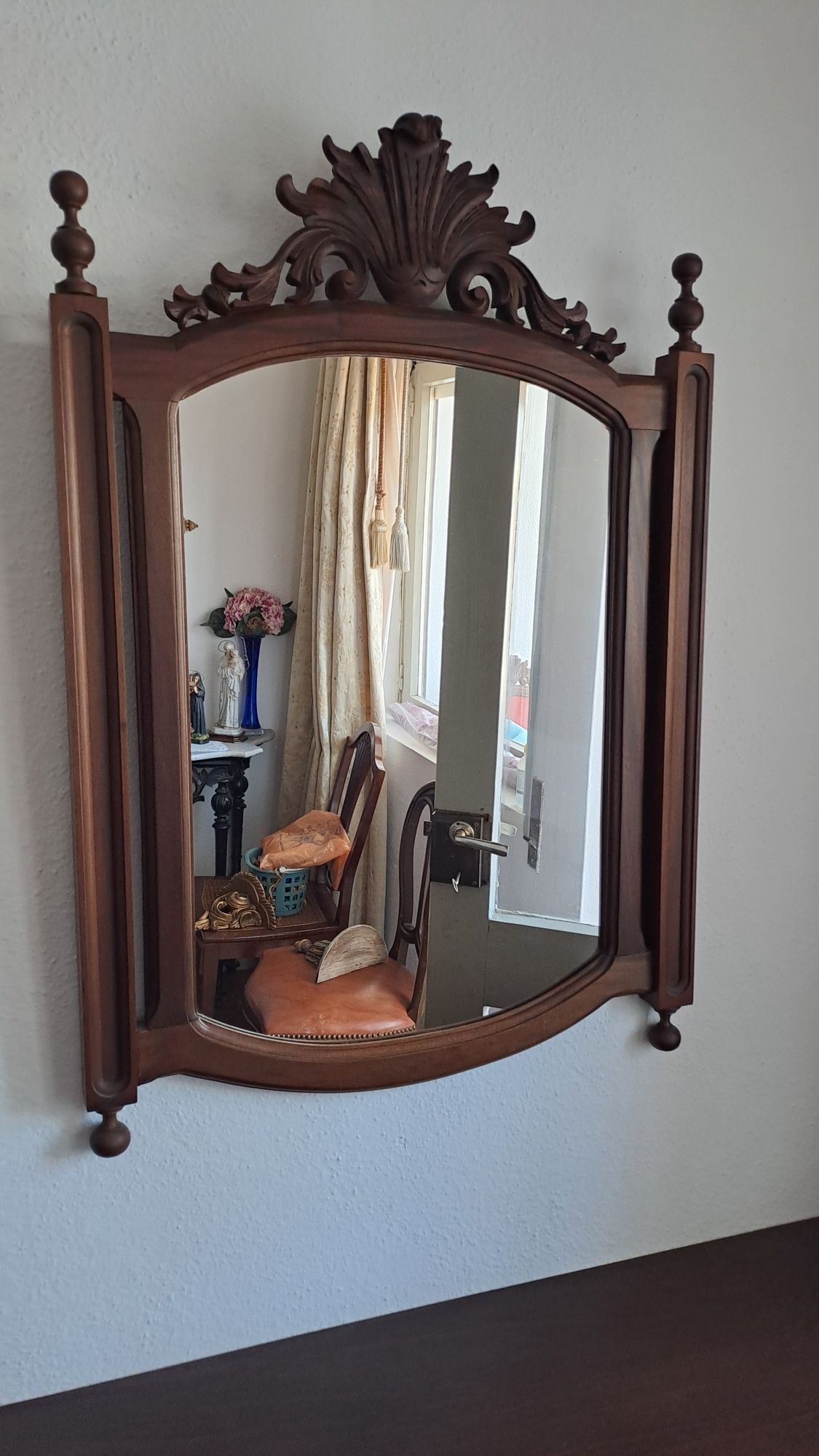 Mobília de quarto clássica castanho escura