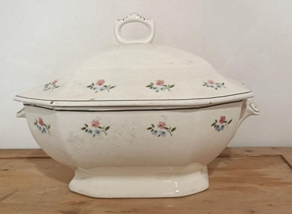 Terrina Sacavém oitavada com flores 
Envio precisa ser mais 5 kg