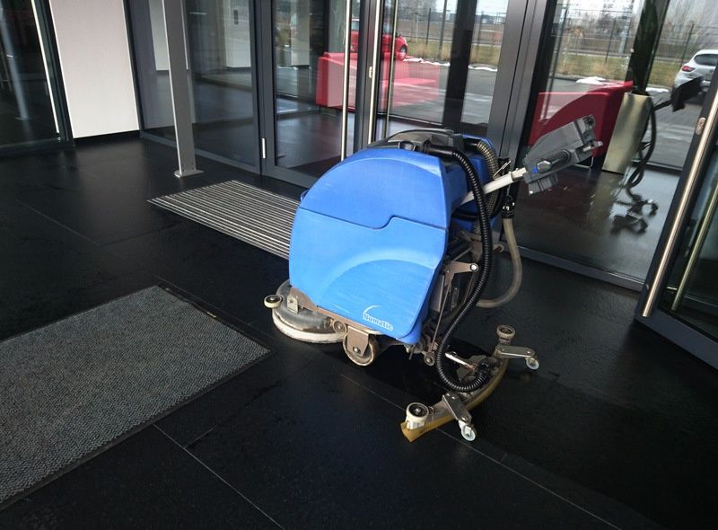 Sprzątanie biur, osiedli, mieszkań oraz biurowców dla firm - Warszawa