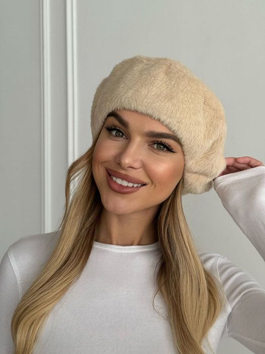 Берет модный стильный.