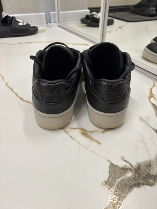 Кросівки Adidas rivalry lux low 10 UK оригінальні, в ідеалі.