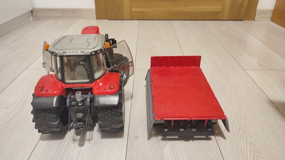 Zabawka Bruder Ciągnik Traktor Massey Ferguson