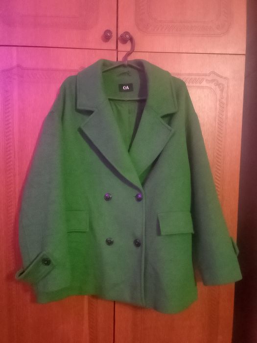 C&A пальто шерстяное XL ярко зелёное  размер