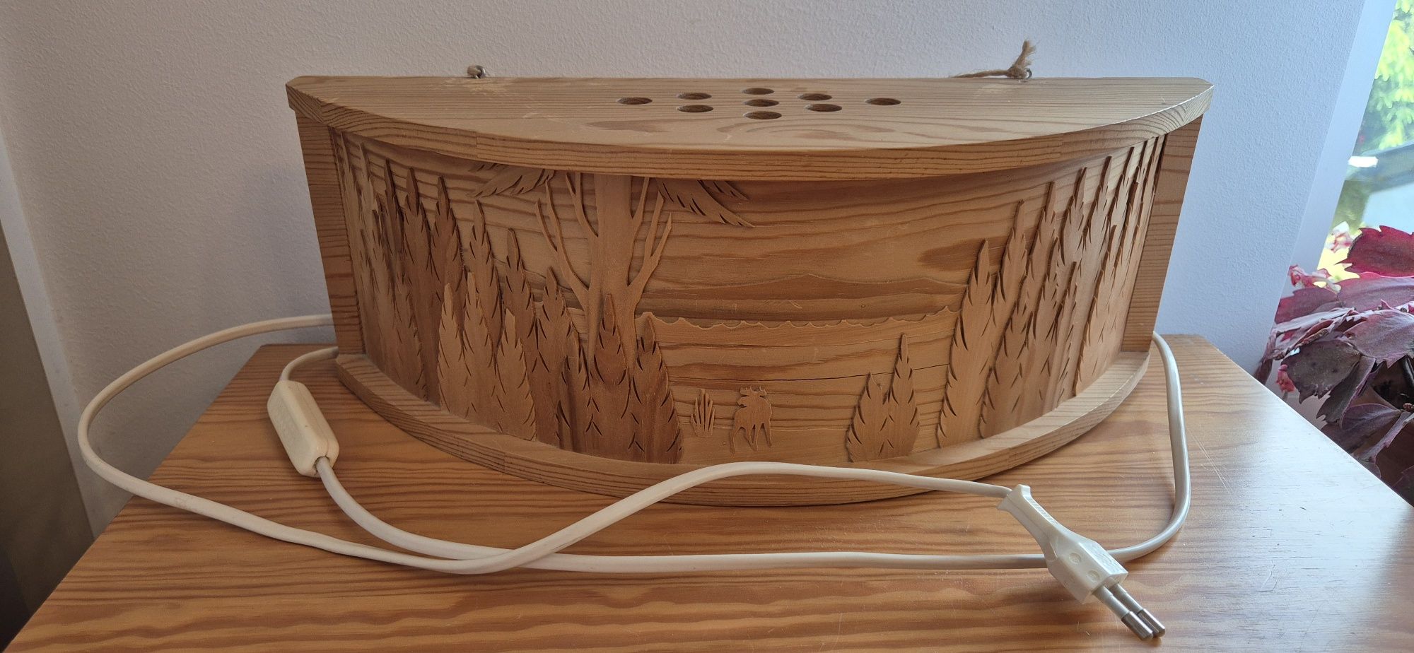 Lampa drewniana w skandynawskim stylu